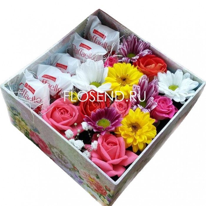 Коробка «Розы кения, хризантема и раффаэлло»
